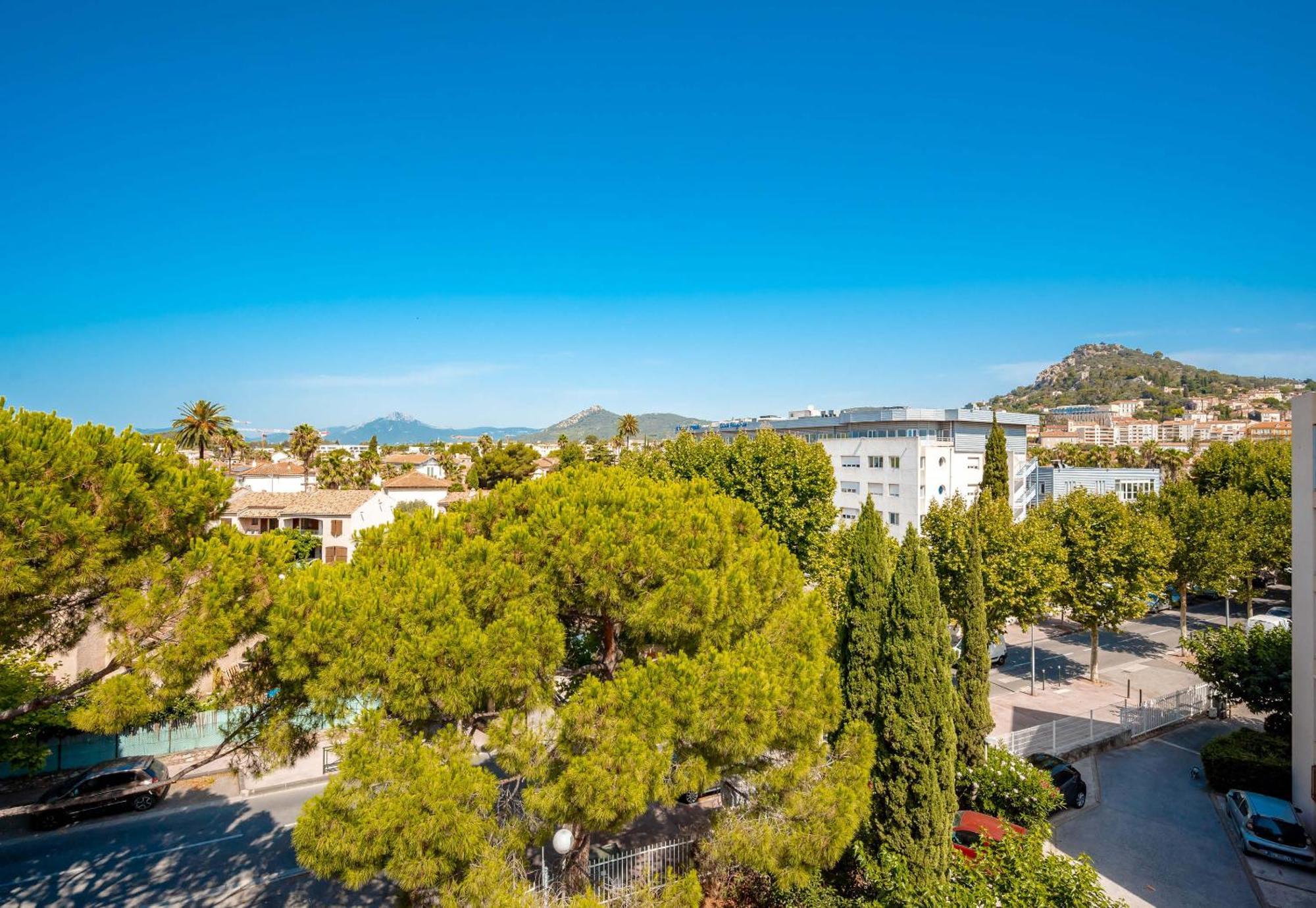 B&B Hôtel Hyères Dış mekan fotoğraf