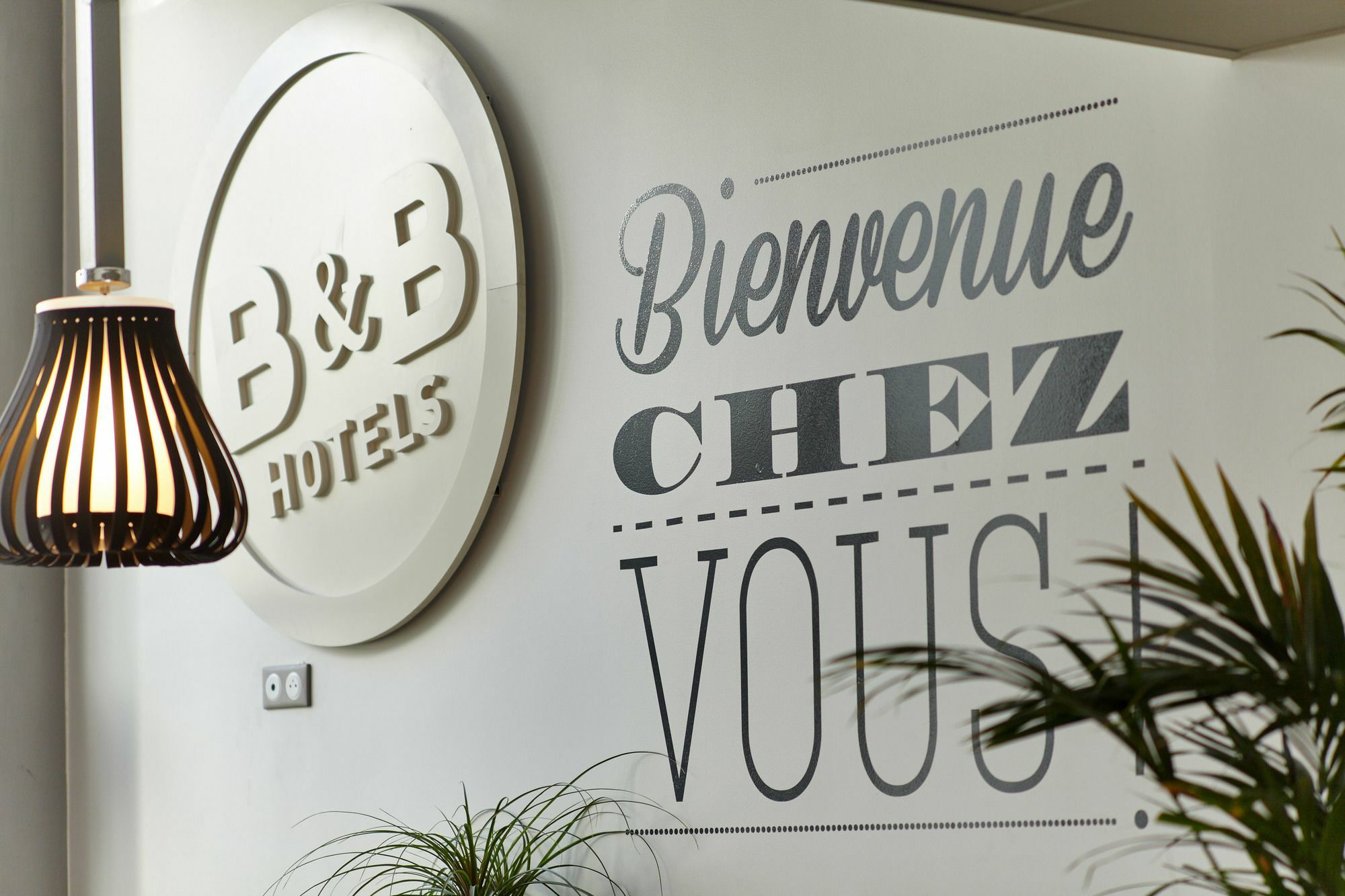 B&B Hôtel Hyères Dış mekan fotoğraf