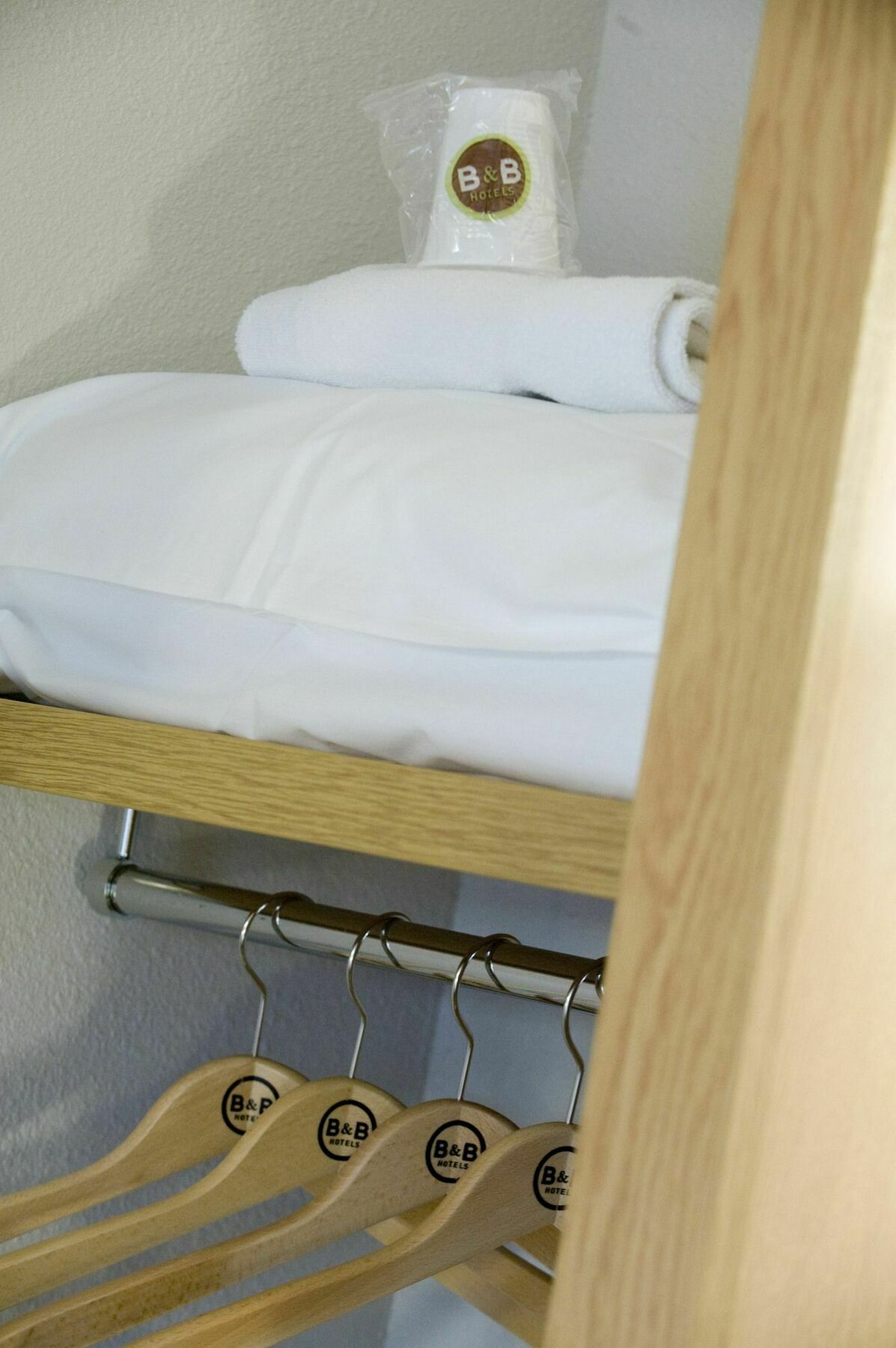 B&B Hôtel Hyères Dış mekan fotoğraf